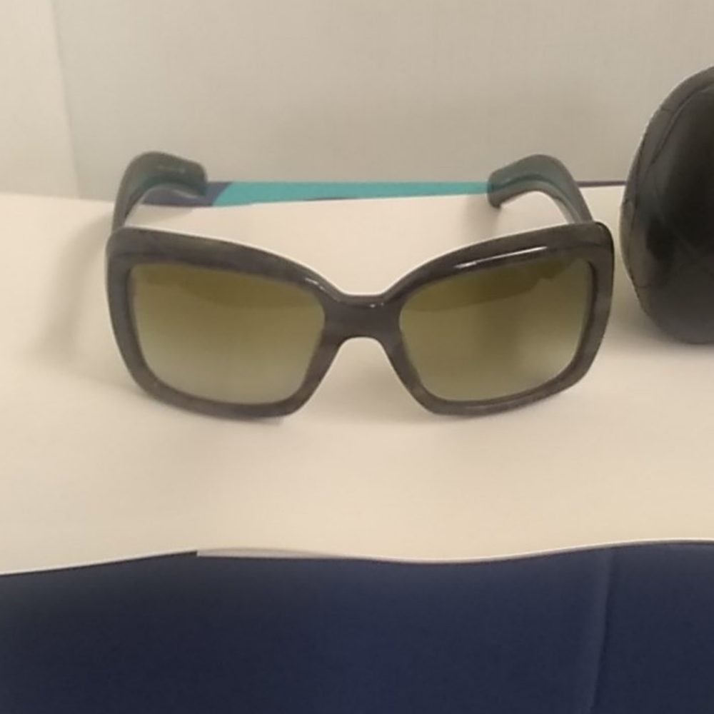 Woman's Chanel sunglasses 5236 square frame